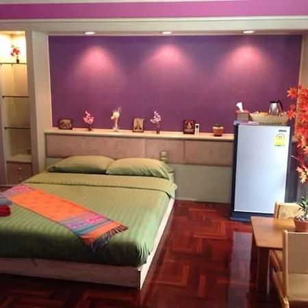 B&B 22 House Бангкок Экстерьер фото