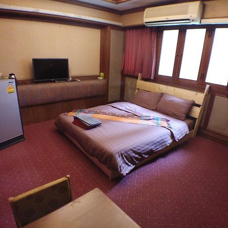 B&B 22 House Бангкок Экстерьер фото