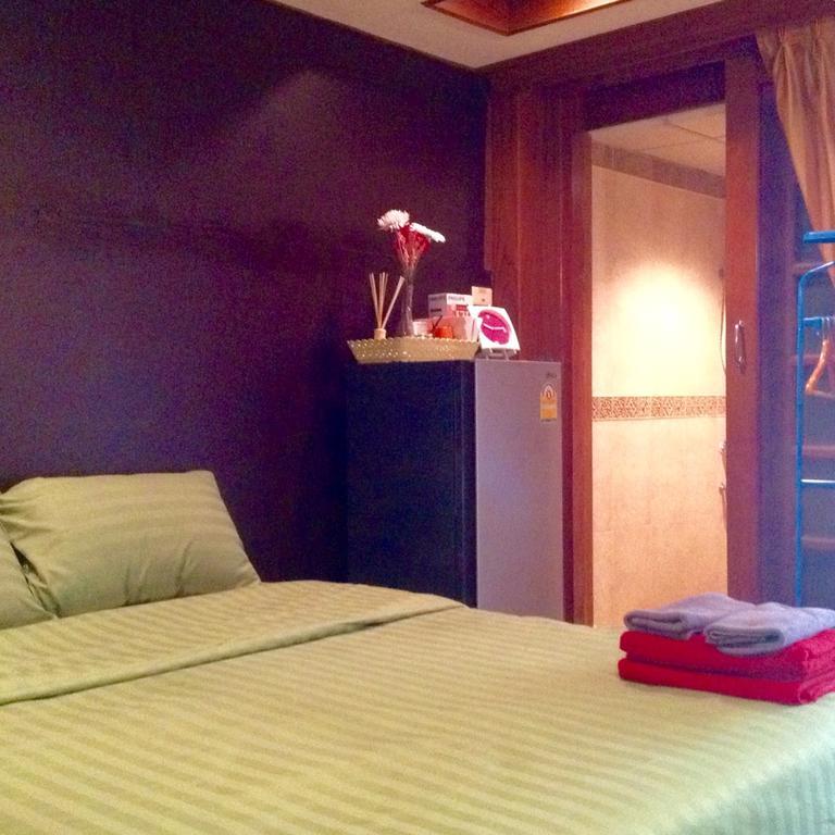 B&B 22 House Бангкок Экстерьер фото