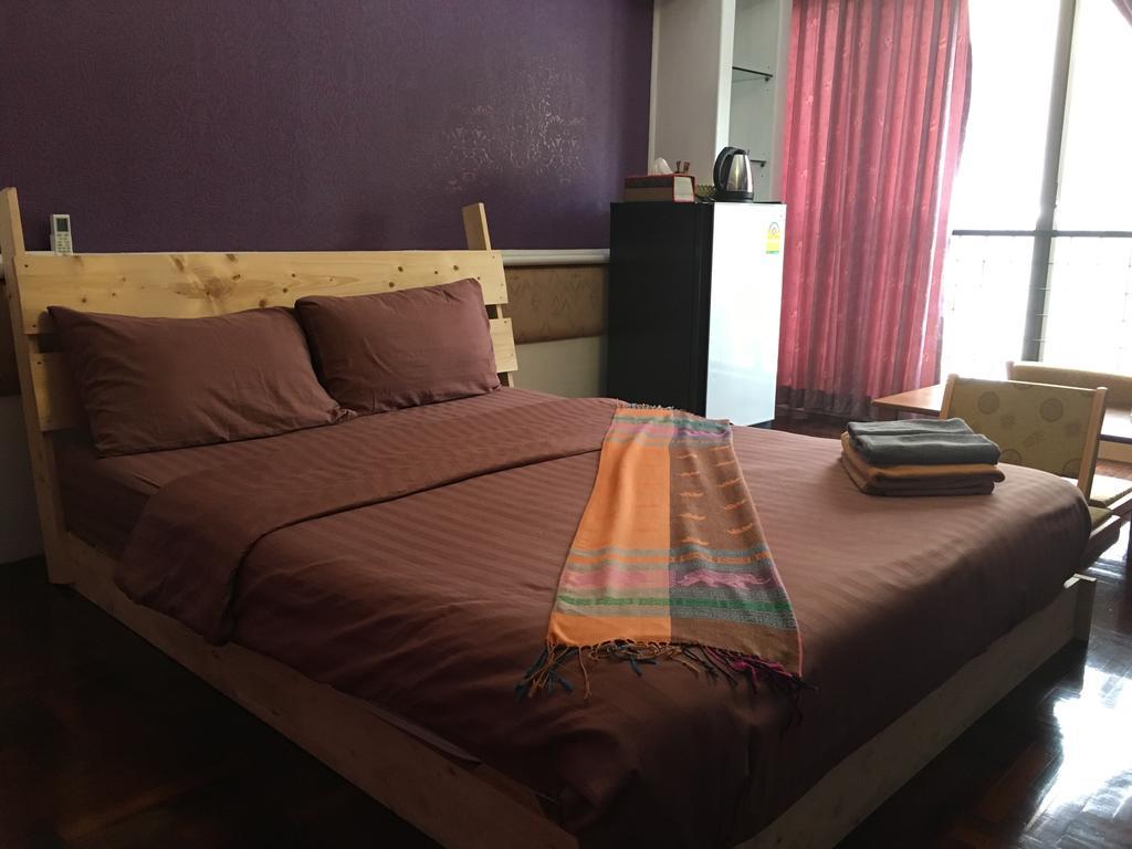 B&B 22 House Бангкок Экстерьер фото
