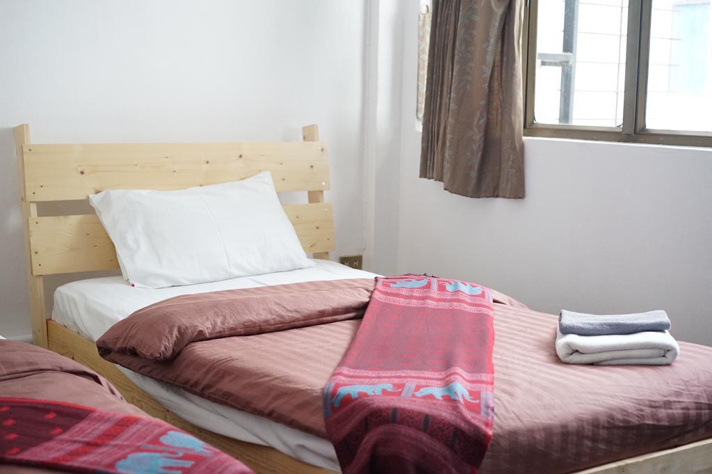 B&B 22 House Бангкок Экстерьер фото