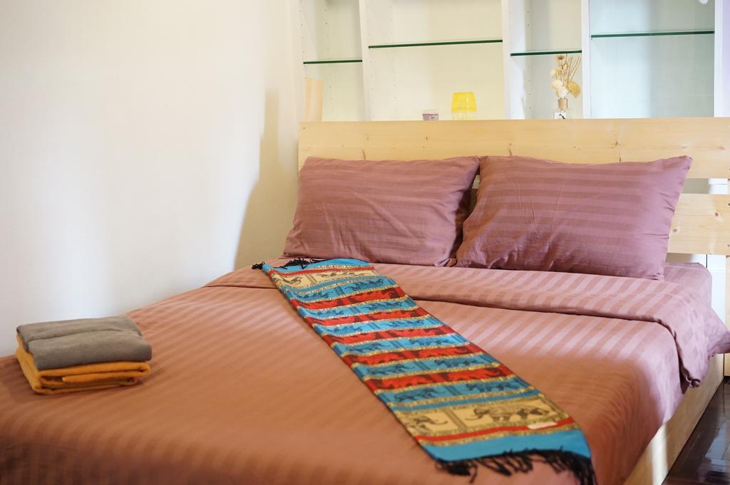 B&B 22 House Бангкок Экстерьер фото