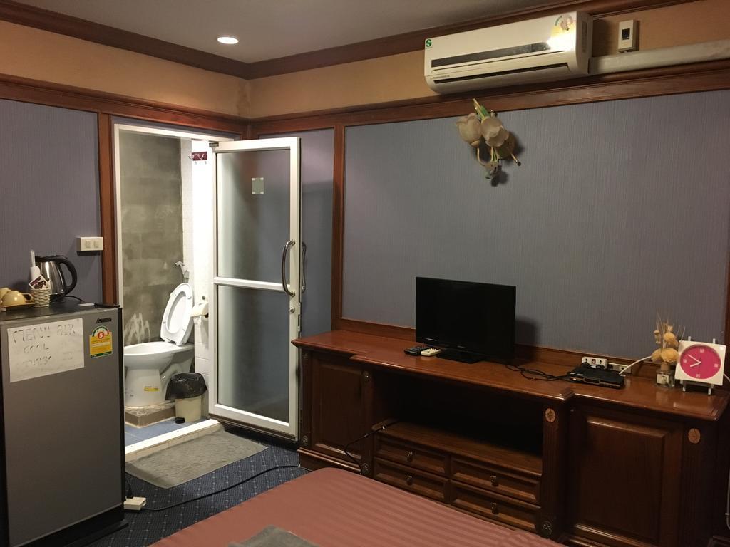 B&B 22 House Бангкок Экстерьер фото