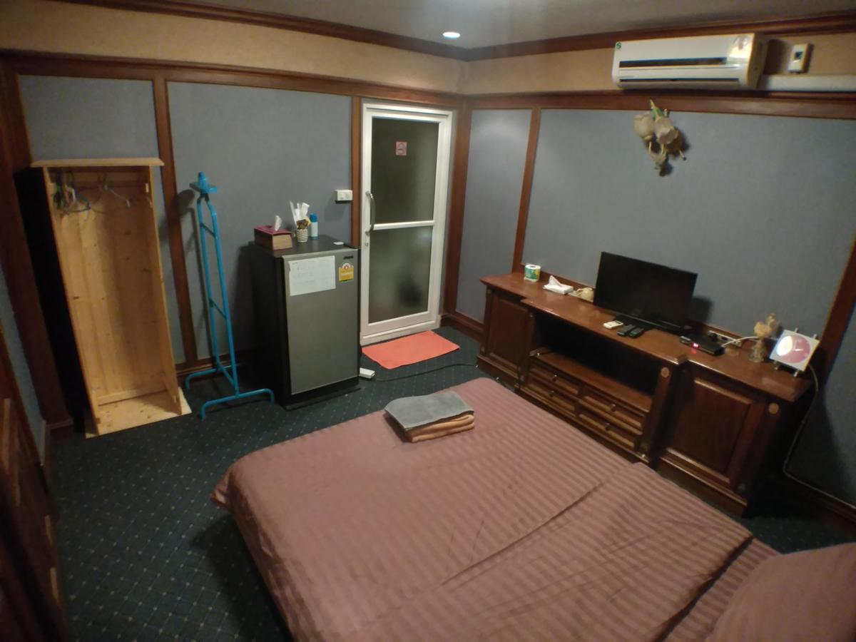 B&B 22 House Бангкок Экстерьер фото