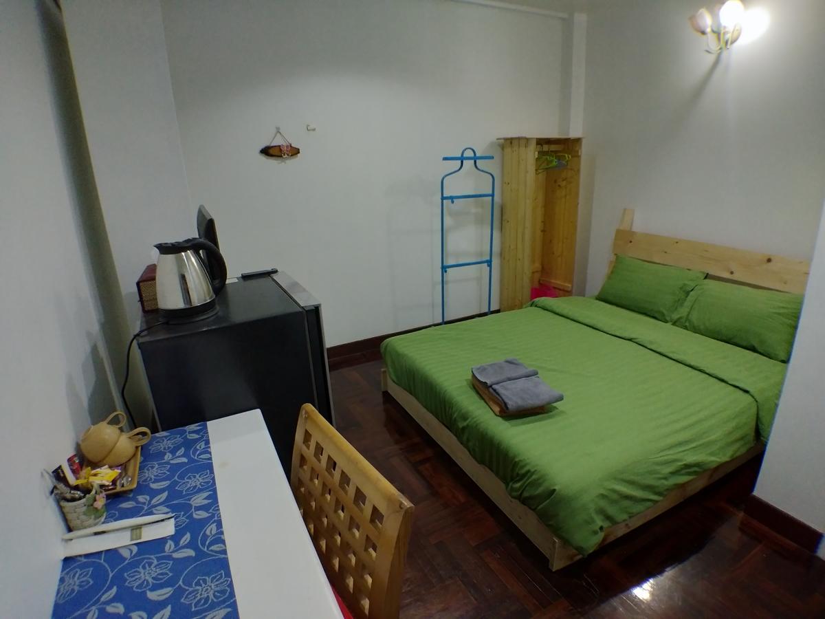 B&B 22 House Бангкок Экстерьер фото