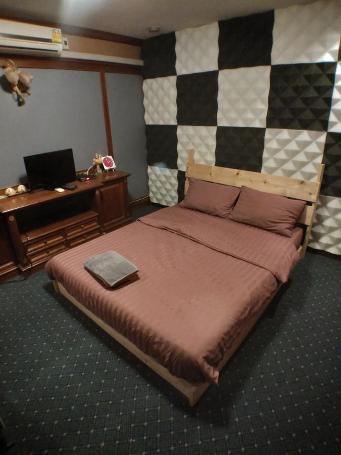 B&B 22 House Бангкок Экстерьер фото