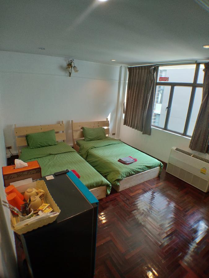 B&B 22 House Бангкок Экстерьер фото