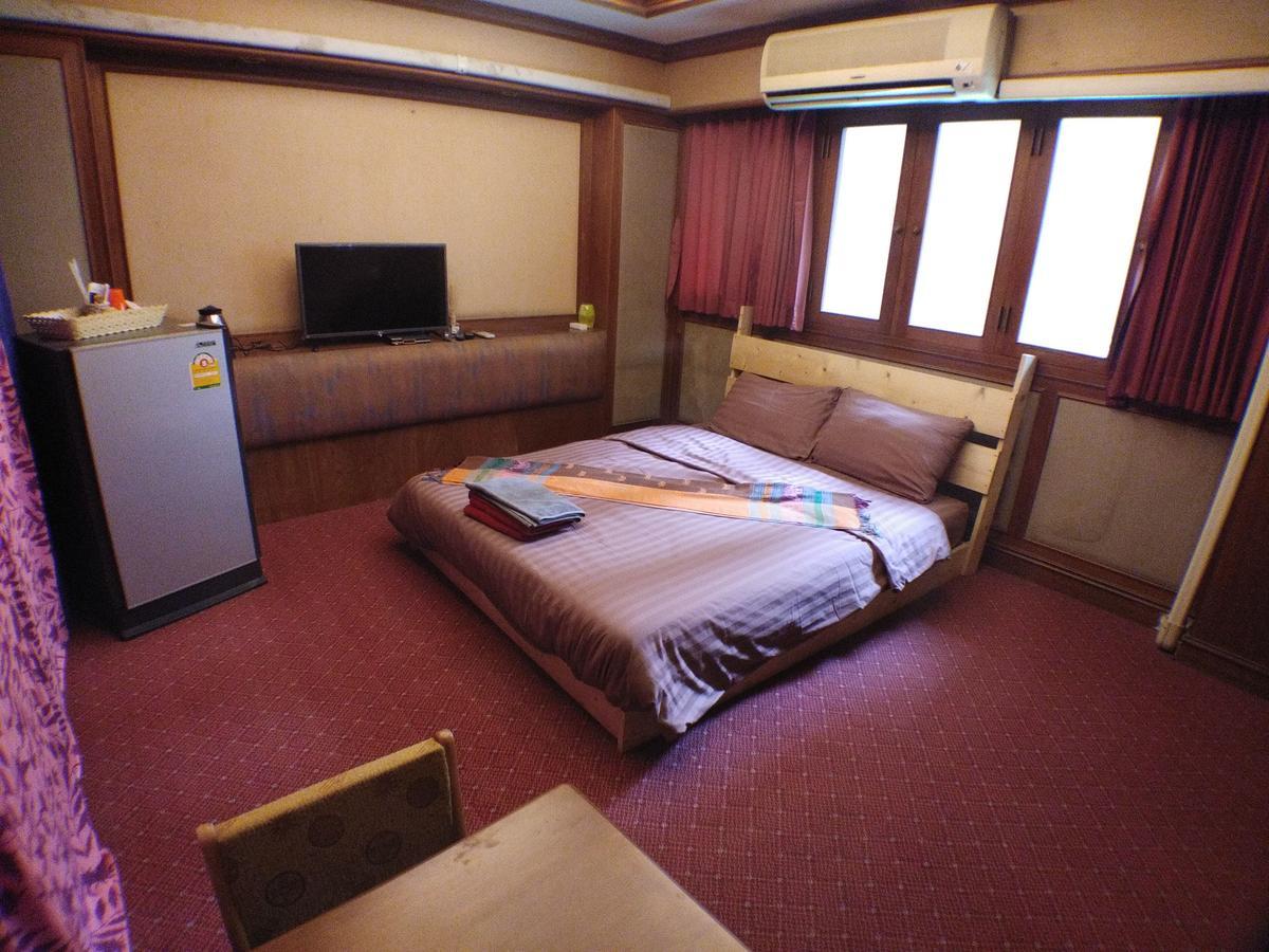 B&B 22 House Бангкок Экстерьер фото